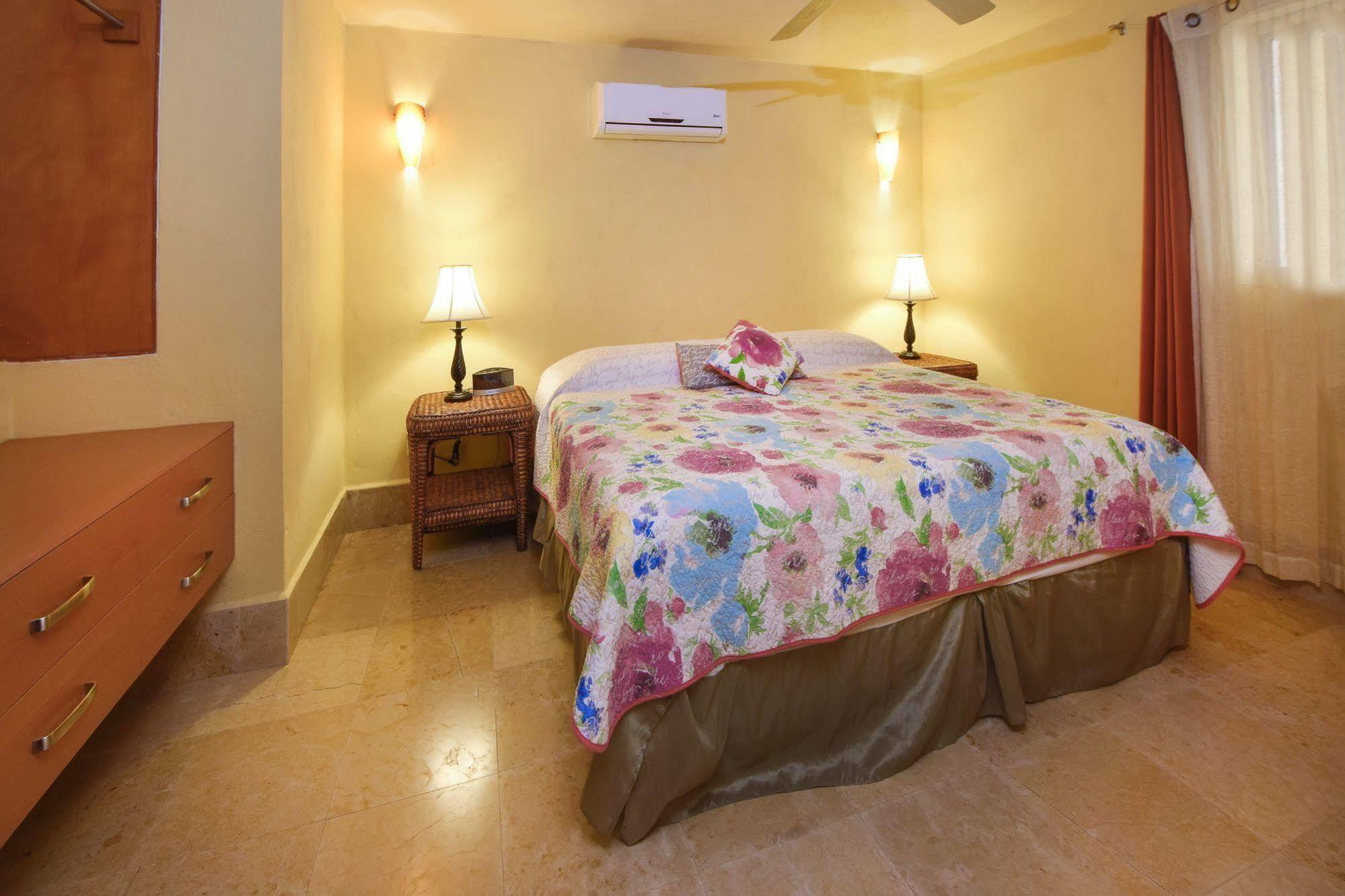 Ocean Plaza Condos Playa del Carmen Exterior photo
